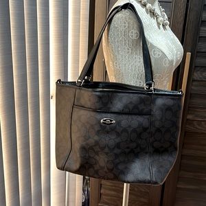 Women’s coach bag